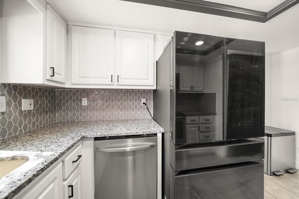 待售: $225,000 (2 贝兹, 2 浴室, 1020 平方英尺)