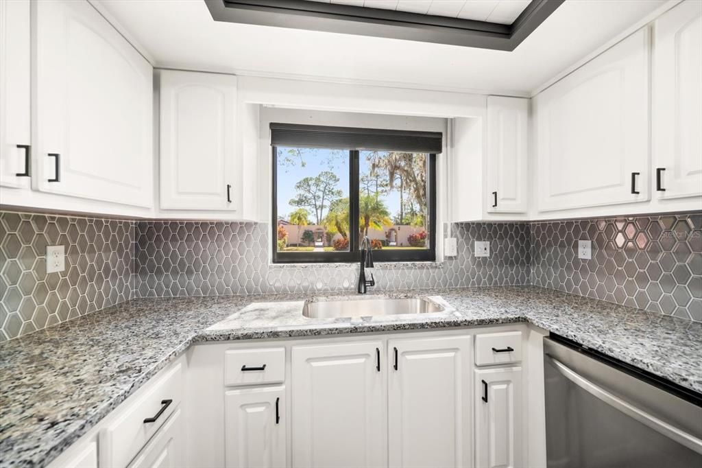 待售: $225,000 (2 贝兹, 2 浴室, 1020 平方英尺)