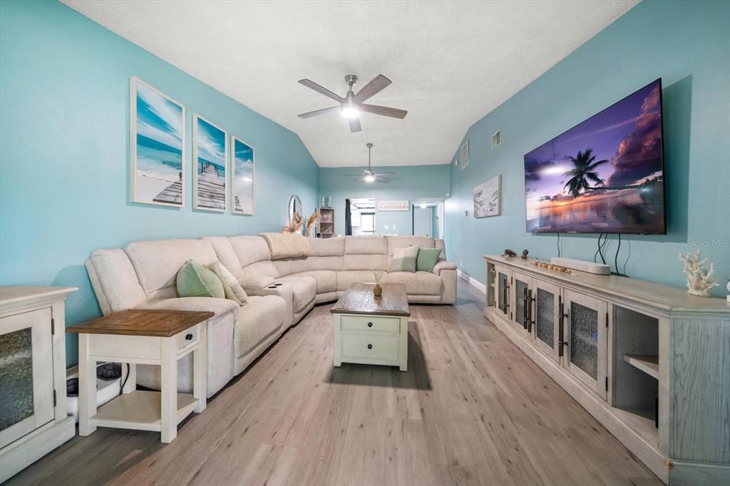 待售: $225,000 (2 贝兹, 2 浴室, 1020 平方英尺)