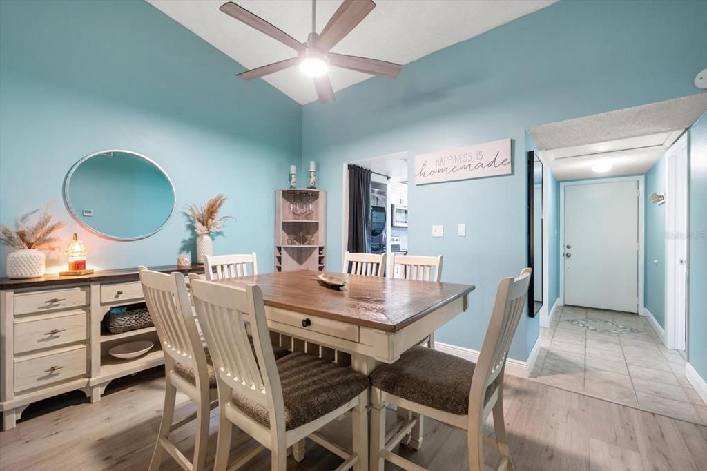 待售: $225,000 (2 贝兹, 2 浴室, 1020 平方英尺)