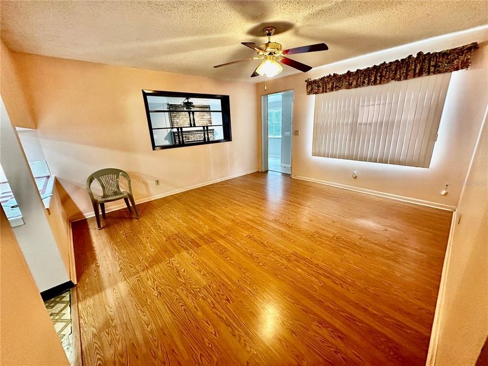 На продажу: $250,000 (3 спален, 2 ванн, 1403 Квадратных фут)