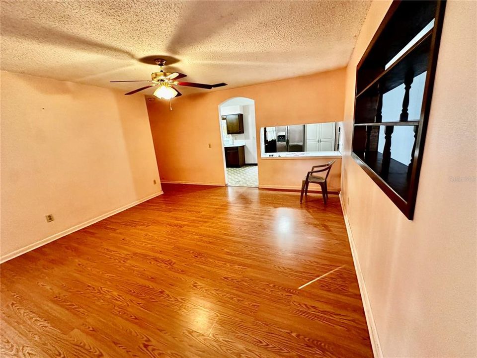 На продажу: $250,000 (3 спален, 2 ванн, 1403 Квадратных фут)