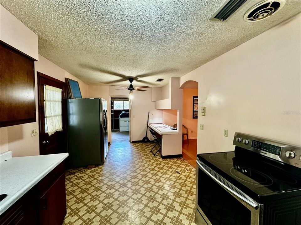 На продажу: $250,000 (3 спален, 2 ванн, 1403 Квадратных фут)