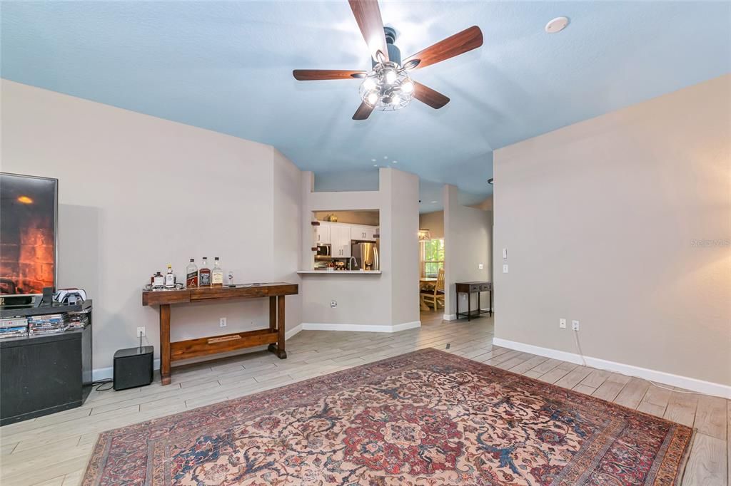 For Sale: $410,000 (3 beds, 2 baths, 1472 Square Feet)