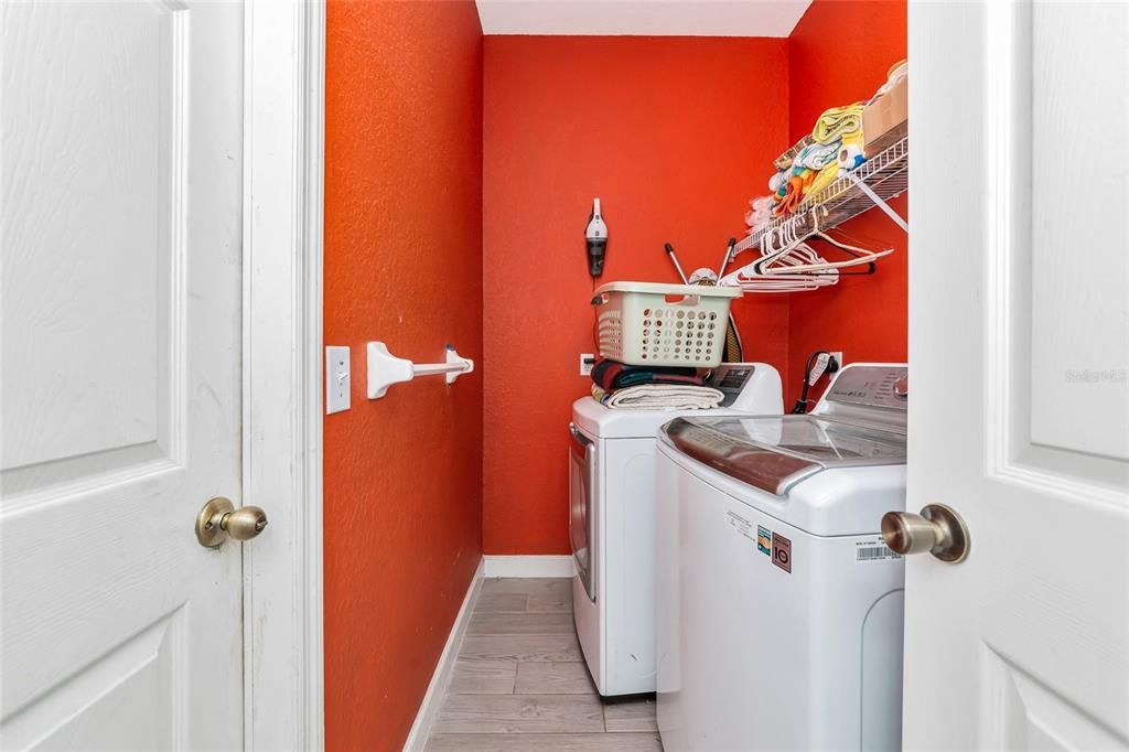 For Sale: $410,000 (3 beds, 2 baths, 1472 Square Feet)