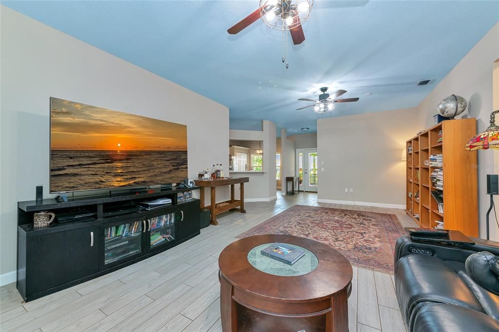 For Sale: $410,000 (3 beds, 2 baths, 1472 Square Feet)