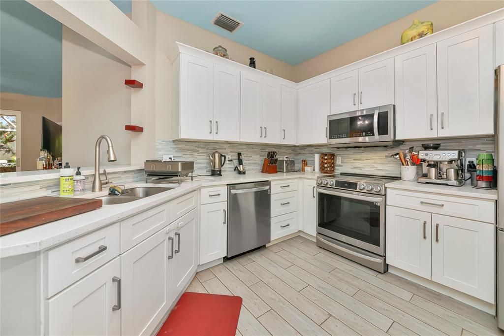 For Sale: $410,000 (3 beds, 2 baths, 1472 Square Feet)