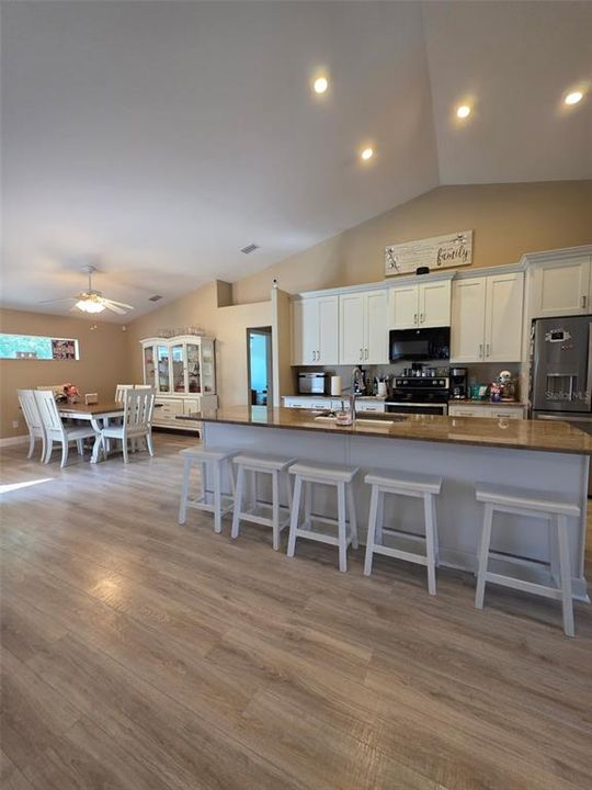 Active With Contract: $415,000 (3 beds, 2 baths, 1804 Square Feet)