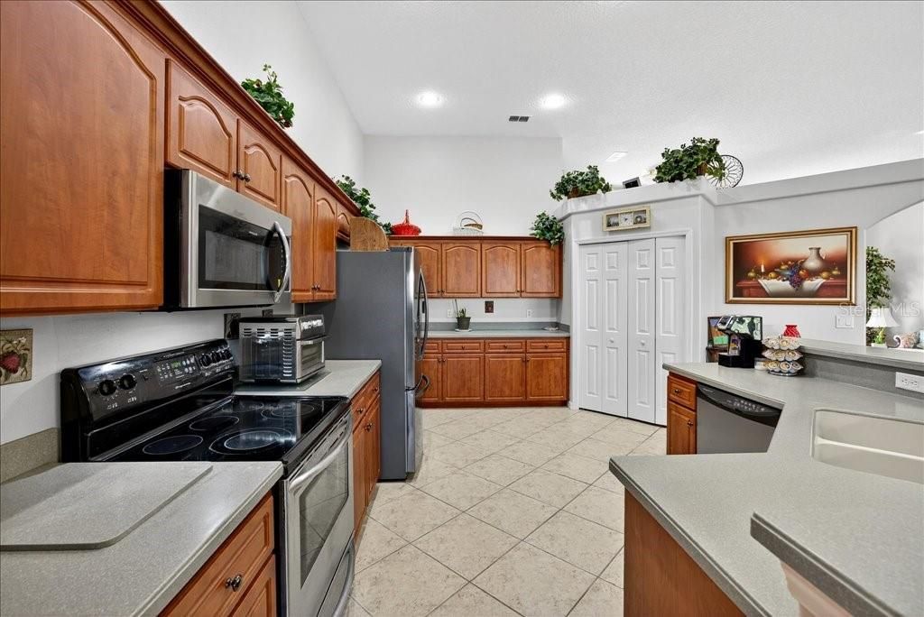 For Sale: $449,000 (4 beds, 3 baths, 2687 Square Feet)