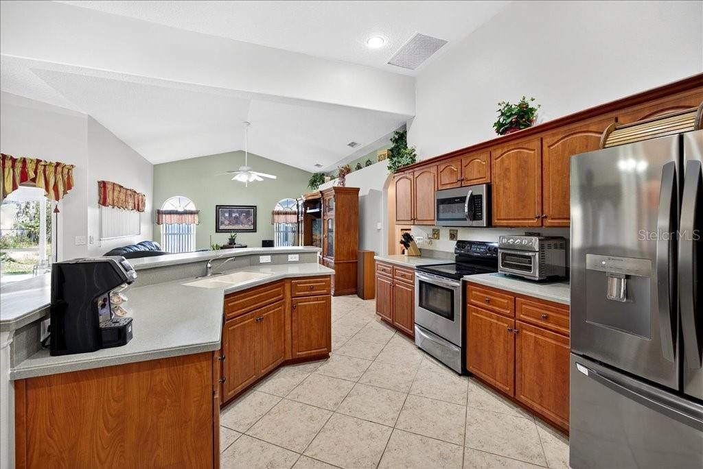 For Sale: $449,000 (4 beds, 3 baths, 2687 Square Feet)