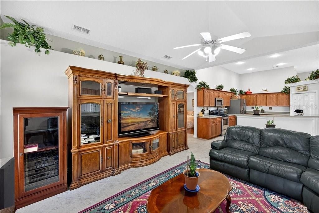 For Sale: $449,000 (4 beds, 3 baths, 2687 Square Feet)