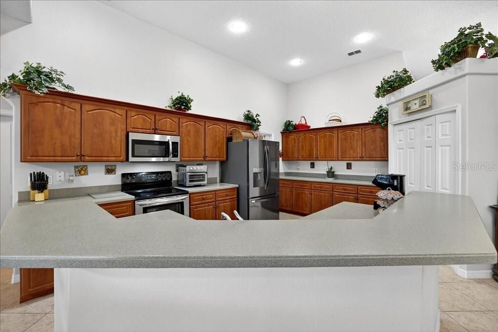 For Sale: $449,000 (4 beds, 3 baths, 2687 Square Feet)