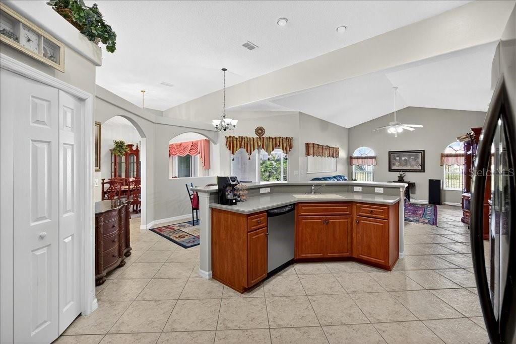 For Sale: $449,000 (4 beds, 3 baths, 2687 Square Feet)