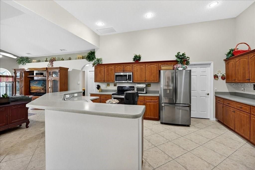 For Sale: $449,000 (4 beds, 3 baths, 2687 Square Feet)