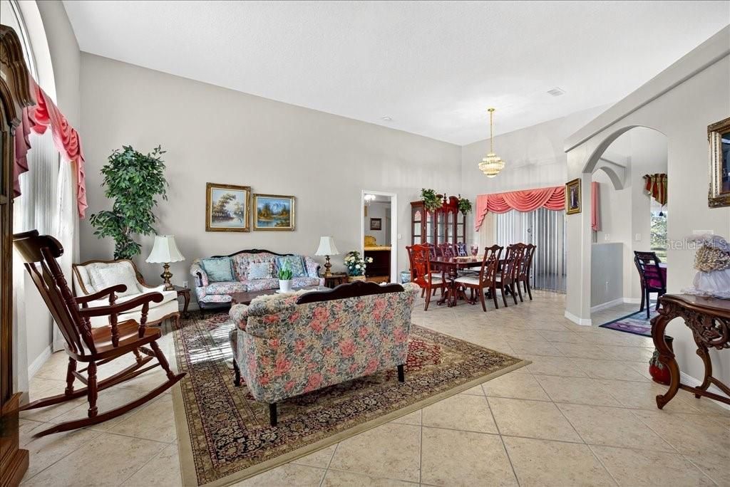 For Sale: $449,000 (4 beds, 3 baths, 2687 Square Feet)