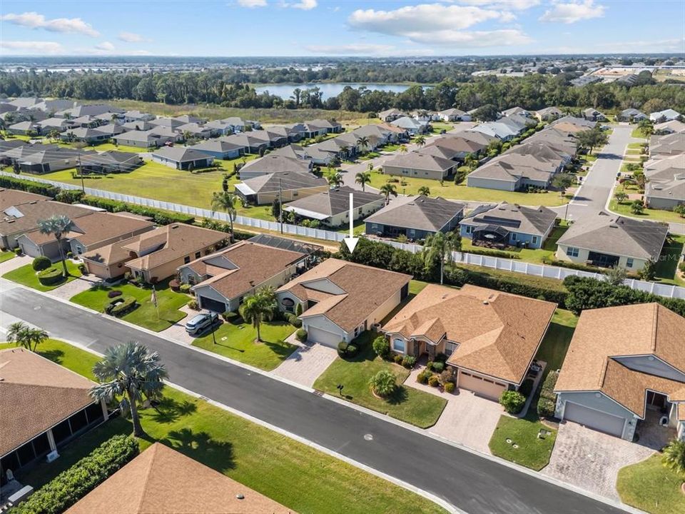 合同活跃: $289,900 (2 贝兹, 2 浴室, 1530 平方英尺)