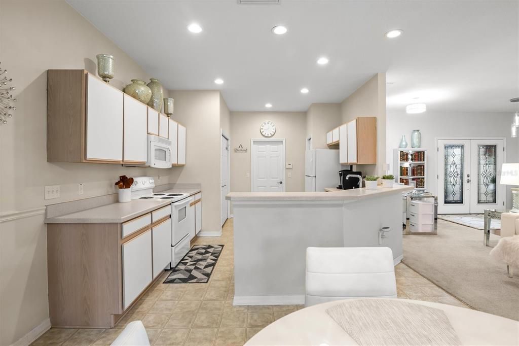 合同活跃: $289,900 (2 贝兹, 2 浴室, 1530 平方英尺)