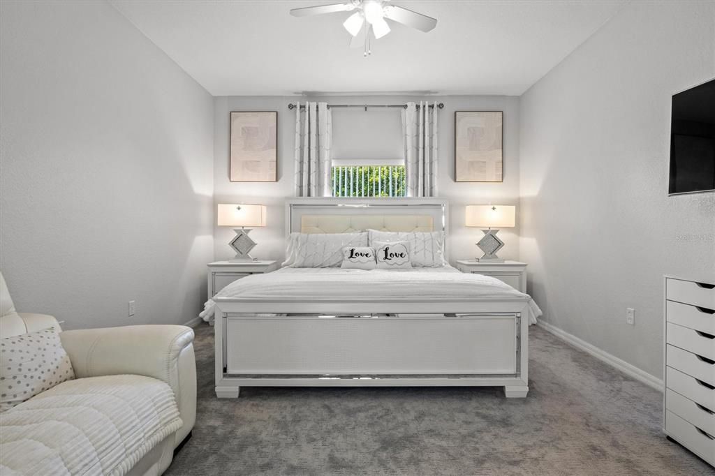 合同活跃: $289,900 (2 贝兹, 2 浴室, 1530 平方英尺)