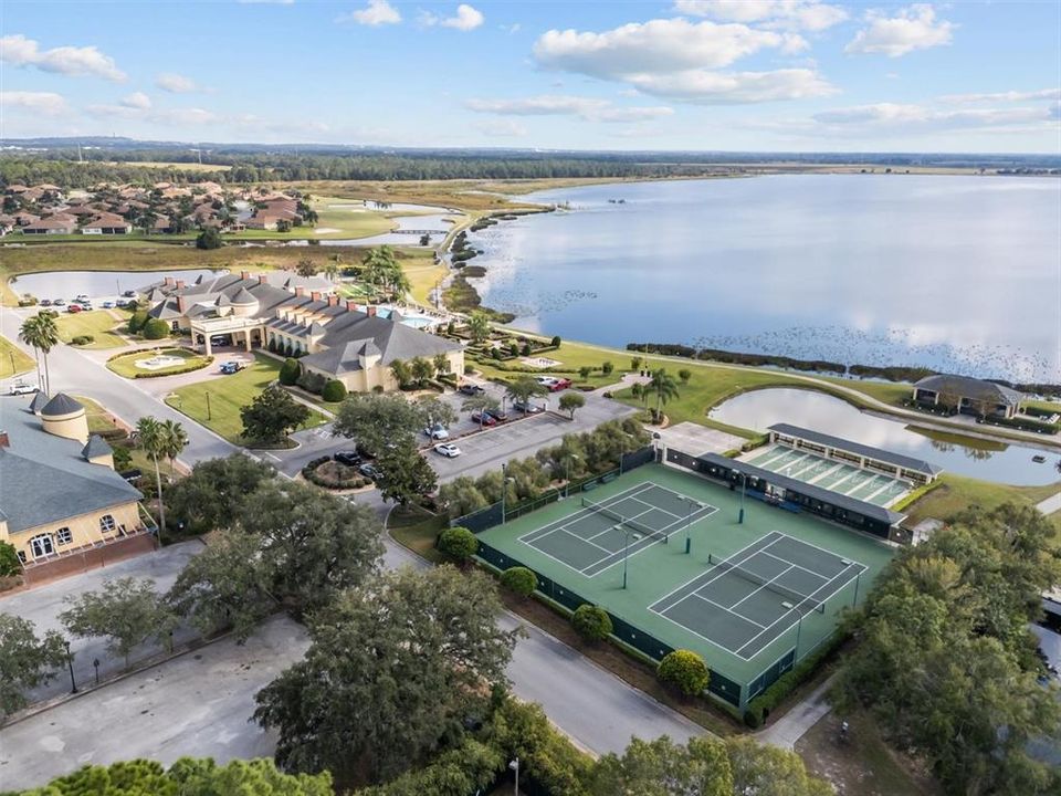 合同活跃: $289,900 (2 贝兹, 2 浴室, 1530 平方英尺)