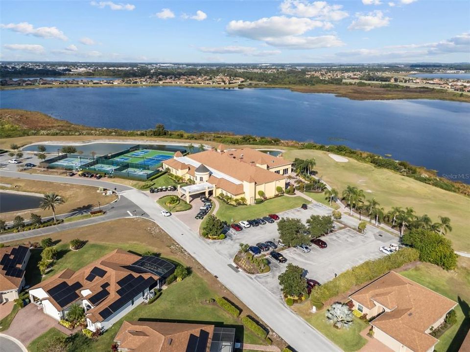 合同活跃: $289,900 (2 贝兹, 2 浴室, 1530 平方英尺)