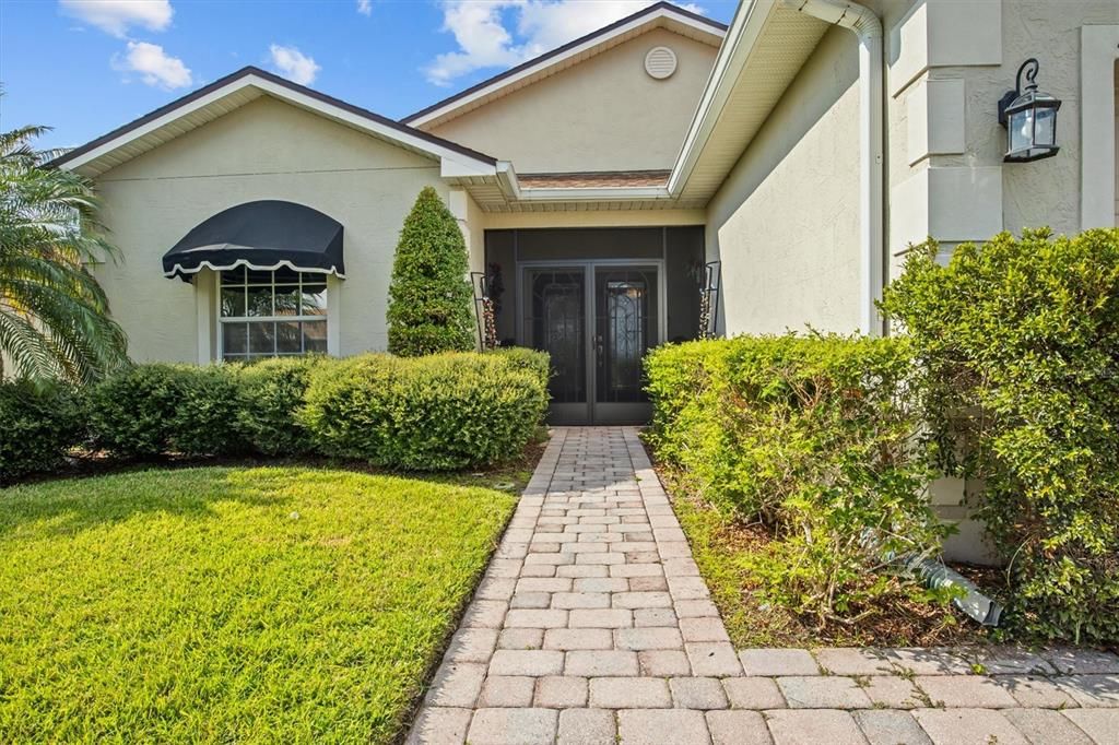 合同活跃: $289,900 (2 贝兹, 2 浴室, 1530 平方英尺)