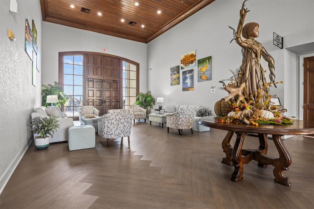 合同活跃: $289,900 (2 贝兹, 2 浴室, 1530 平方英尺)