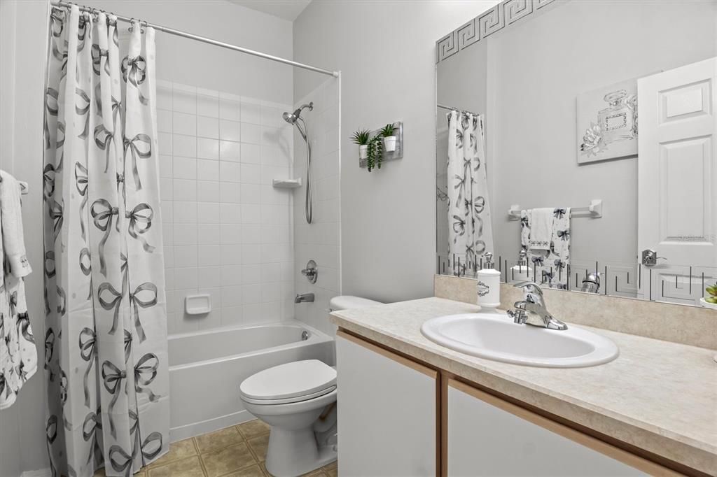 合同活跃: $289,900 (2 贝兹, 2 浴室, 1530 平方英尺)