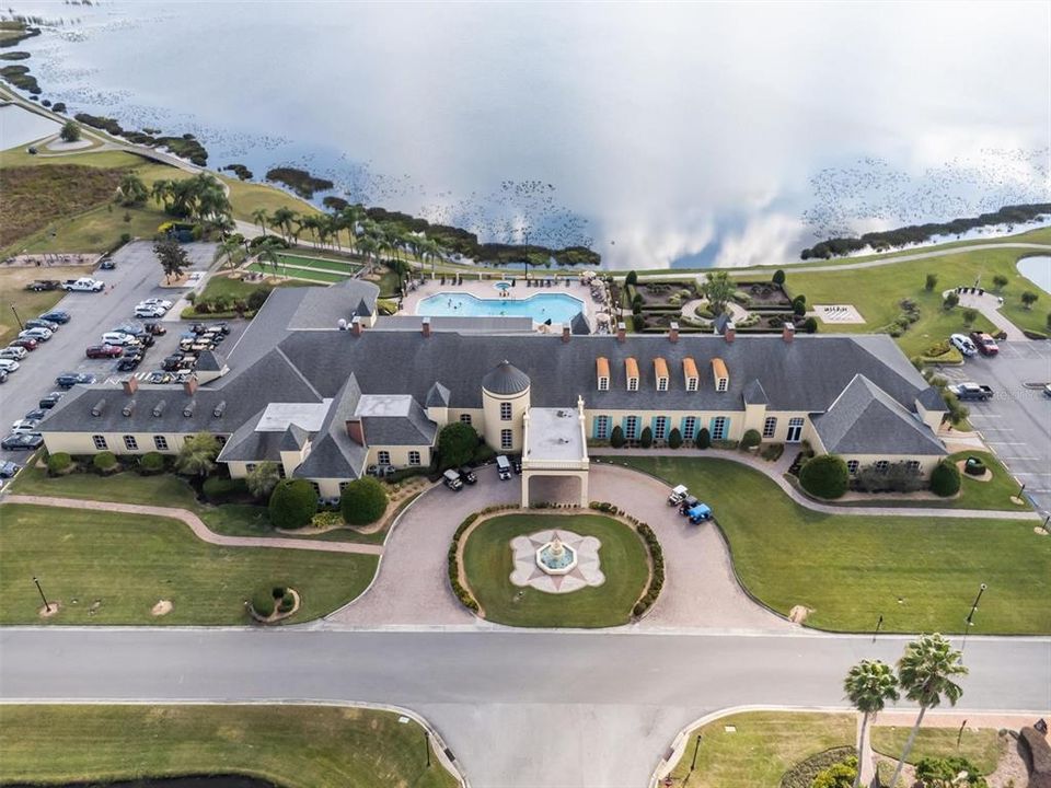 合同活跃: $289,900 (2 贝兹, 2 浴室, 1530 平方英尺)