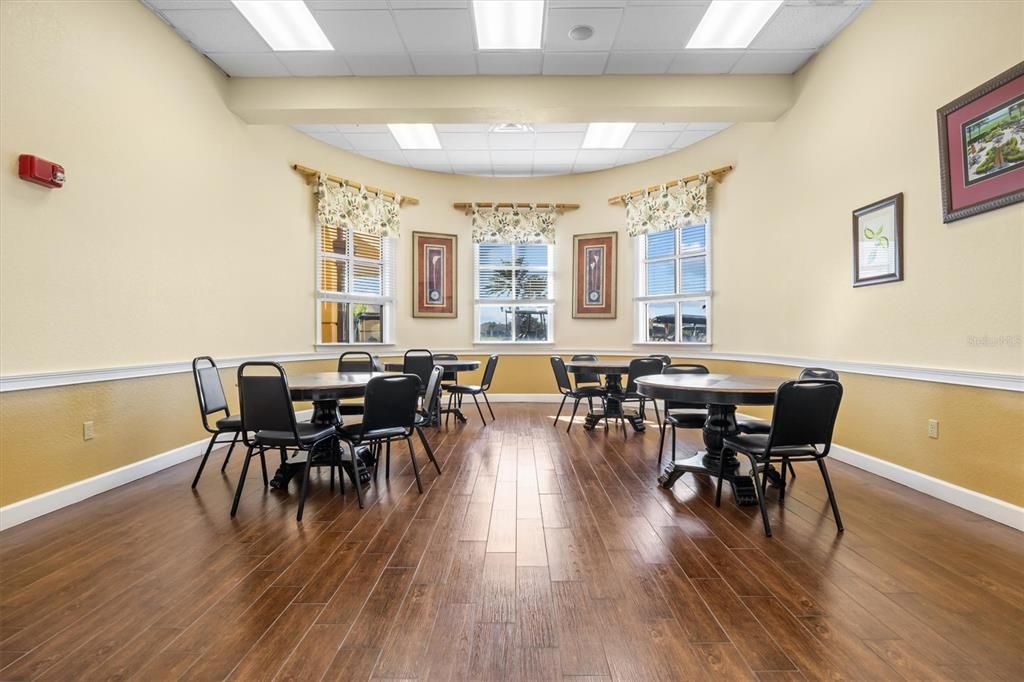 合同活跃: $289,900 (2 贝兹, 2 浴室, 1530 平方英尺)