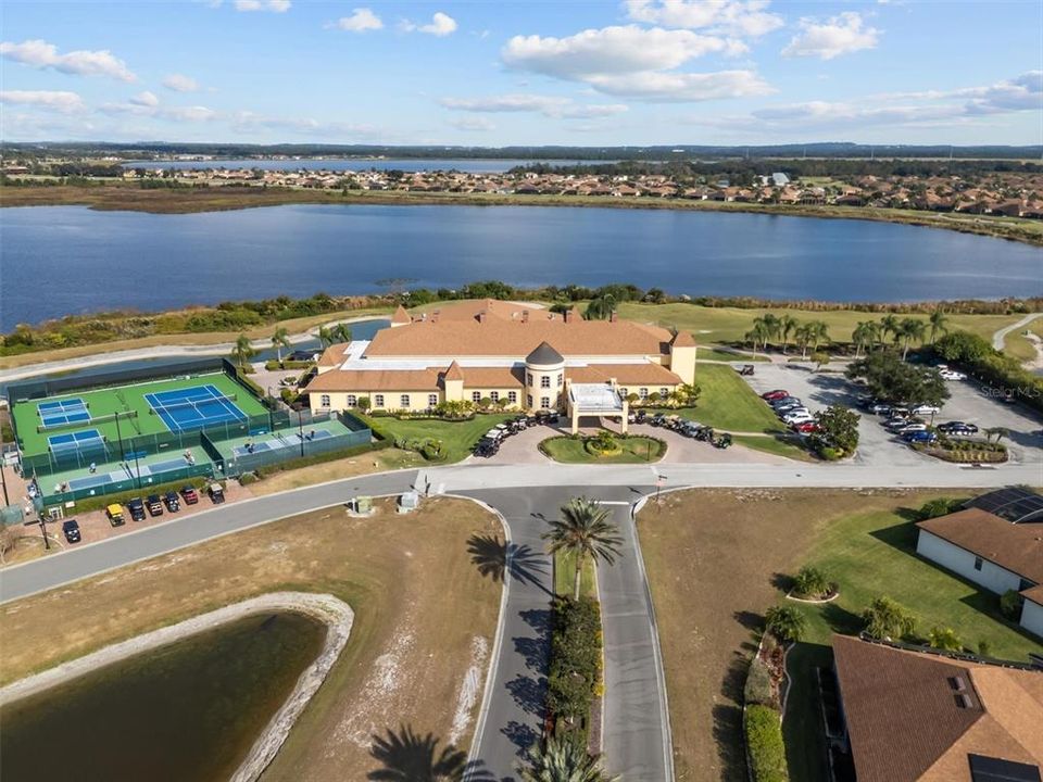 合同活跃: $289,900 (2 贝兹, 2 浴室, 1530 平方英尺)