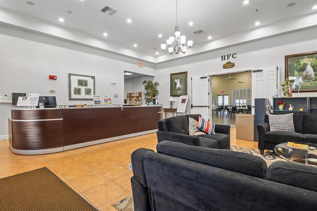 合同活跃: $289,900 (2 贝兹, 2 浴室, 1530 平方英尺)