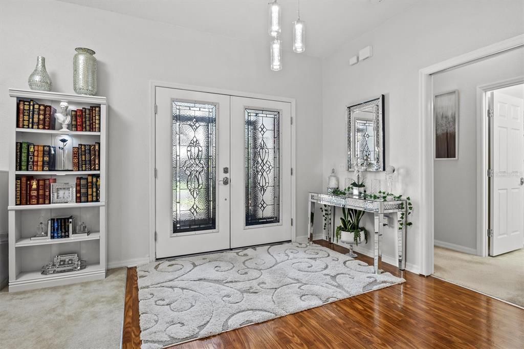 合同活跃: $289,900 (2 贝兹, 2 浴室, 1530 平方英尺)