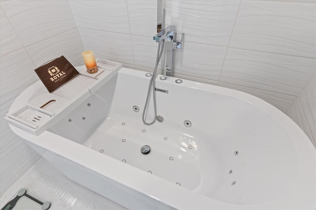 For Sale: $815,000 (2 beds, 2 baths, 1500 Square Feet)