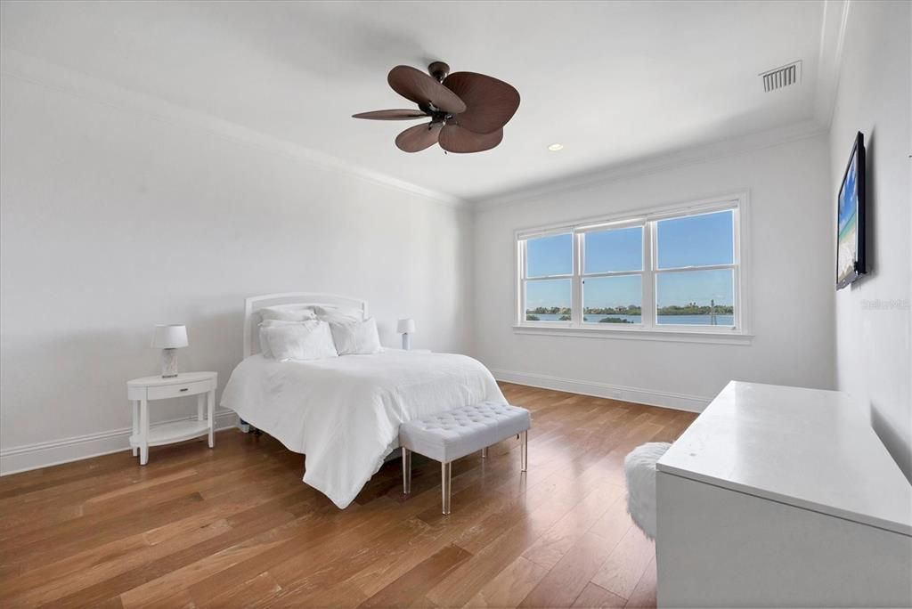 En Venta: $5,495,000 (4 camas, 5 baños, 6308 Pies cuadrados)