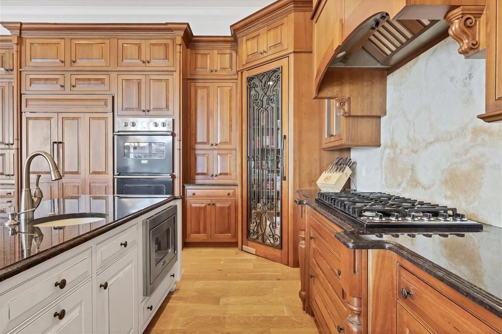 En Venta: $5,495,000 (4 camas, 5 baños, 6308 Pies cuadrados)