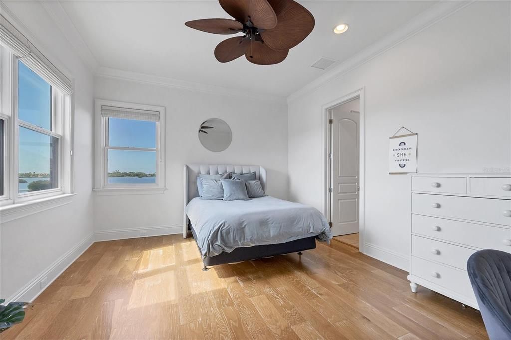 En Venta: $5,495,000 (4 camas, 5 baños, 6308 Pies cuadrados)