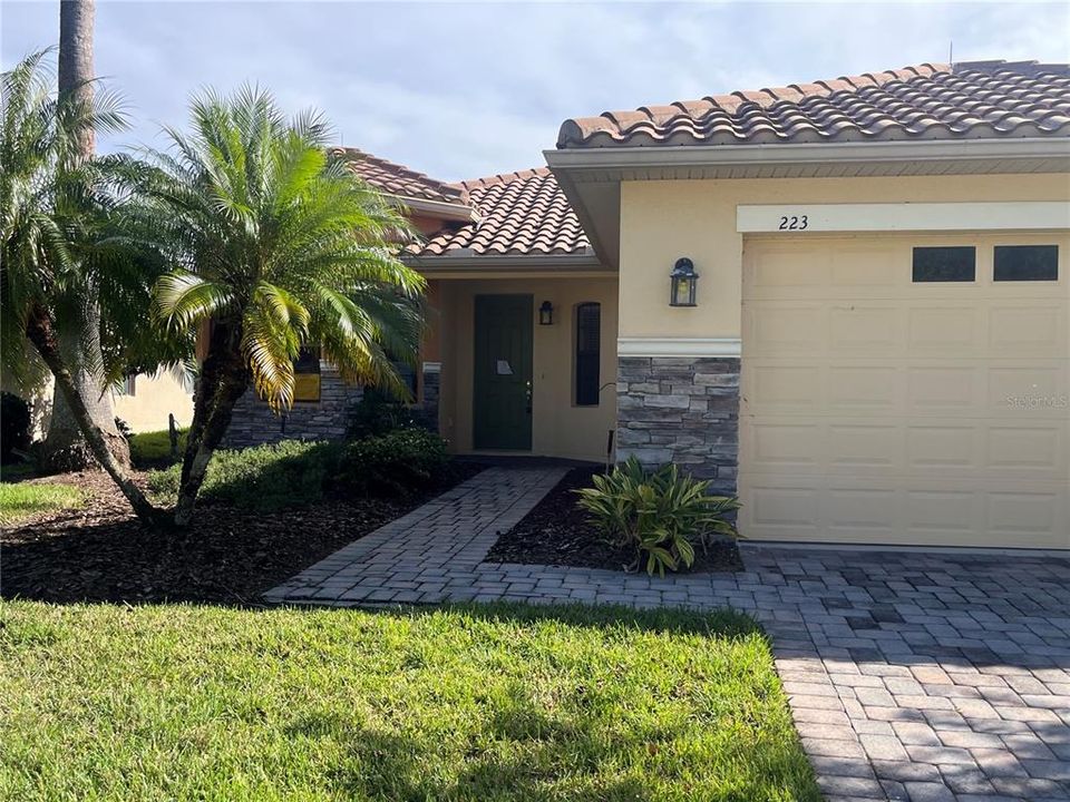 For Sale: $250,500 (3 beds, 2 baths, 1827 Square Feet)