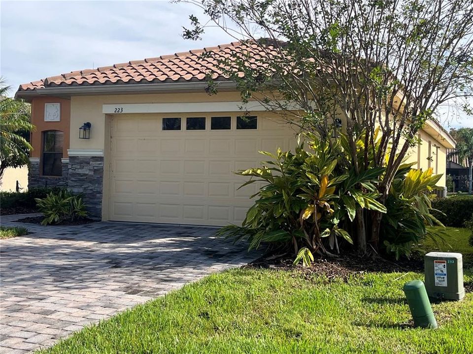 For Sale: $250,500 (3 beds, 2 baths, 1827 Square Feet)