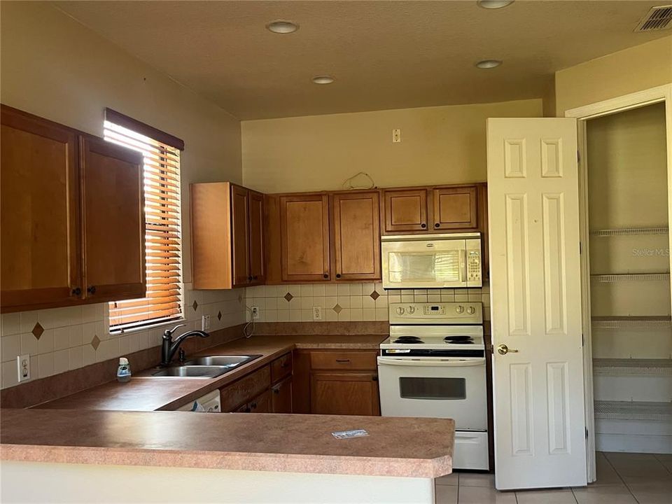 For Sale: $250,500 (3 beds, 2 baths, 1827 Square Feet)