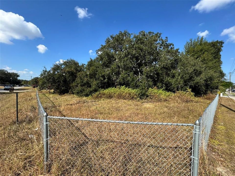 待售: $195,000 (0.27 acres)