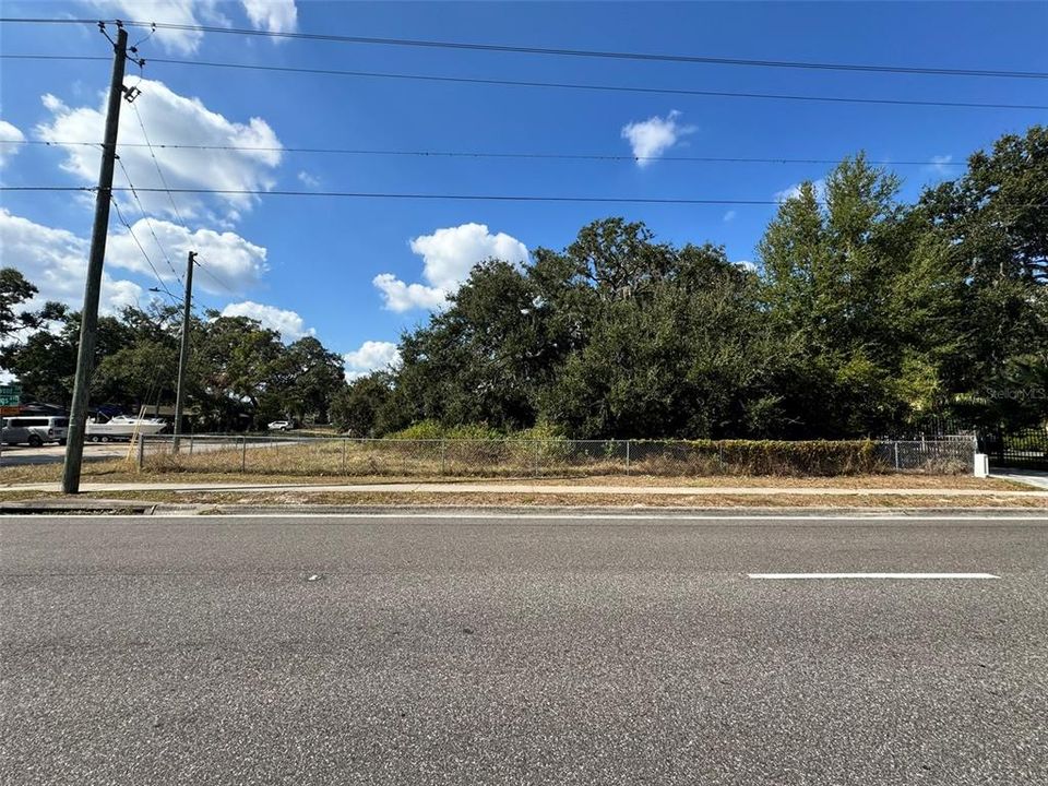 待售: $195,000 (0.27 acres)