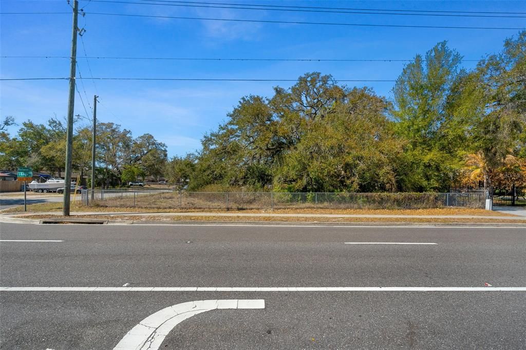 На продажу: $188,000 (0.27 acres)