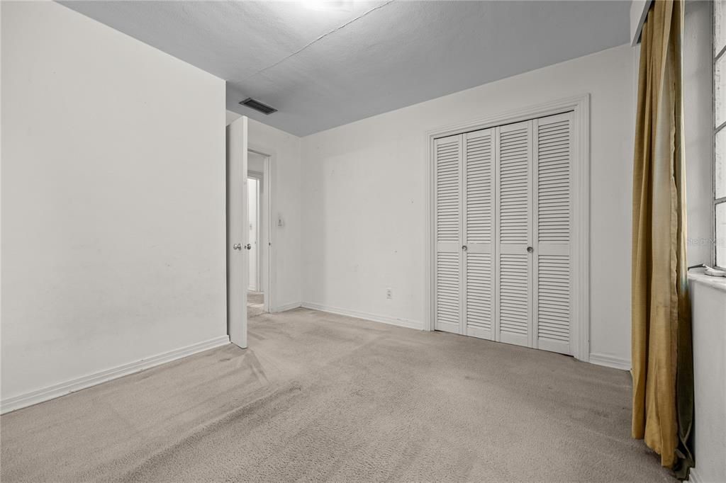 合同活跃: $435,000 (4 贝兹, 2 浴室, 1990 平方英尺)