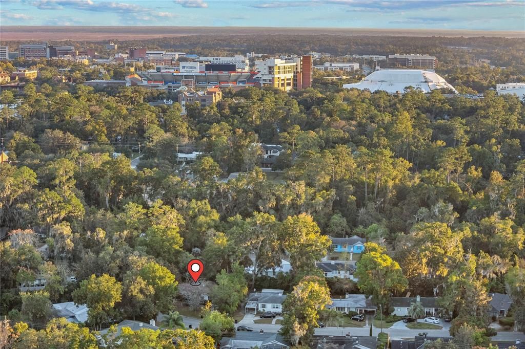 合同活跃: $435,000 (4 贝兹, 2 浴室, 1990 平方英尺)