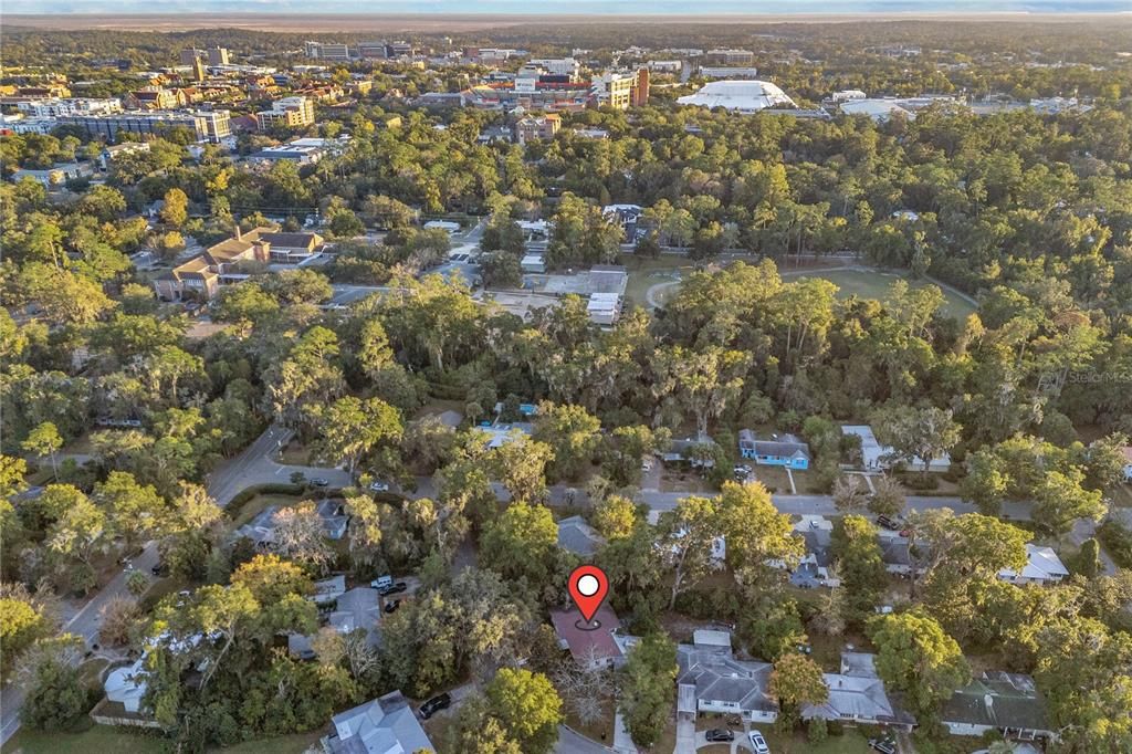 合同活跃: $435,000 (4 贝兹, 2 浴室, 1990 平方英尺)