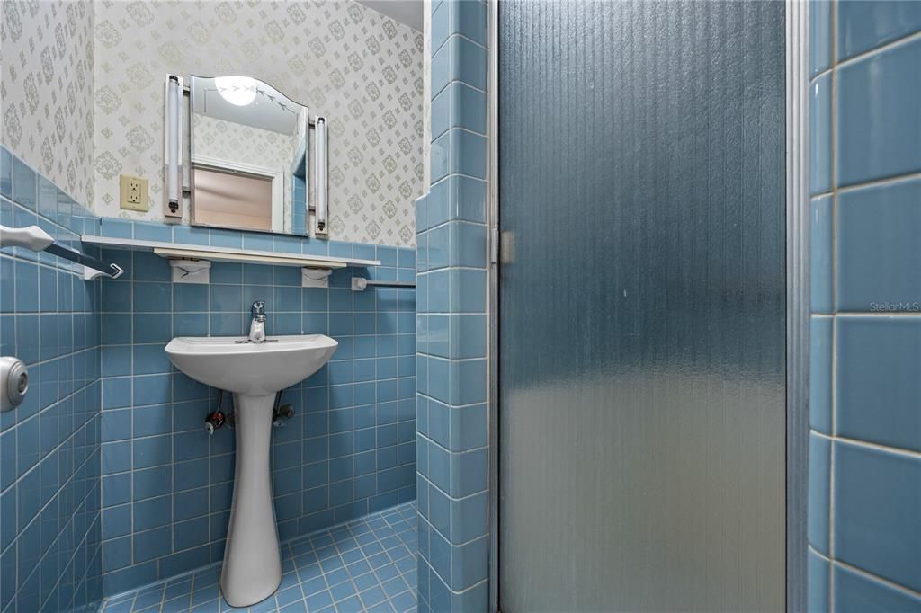 合同活跃: $435,000 (4 贝兹, 2 浴室, 1990 平方英尺)