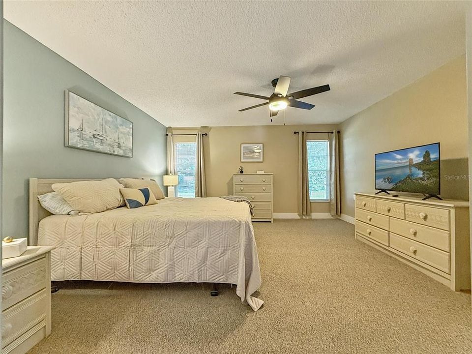 待售: $360,000 (2 贝兹, 2 浴室, 1810 平方英尺)