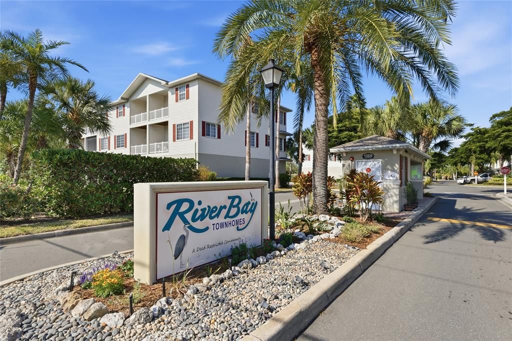 For Sale: $320,000 (4 beds, 3 baths, 2604 Square Feet)