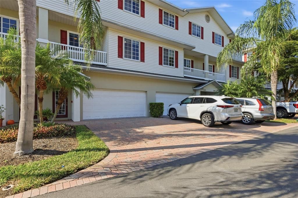 For Sale: $320,000 (4 beds, 3 baths, 2604 Square Feet)