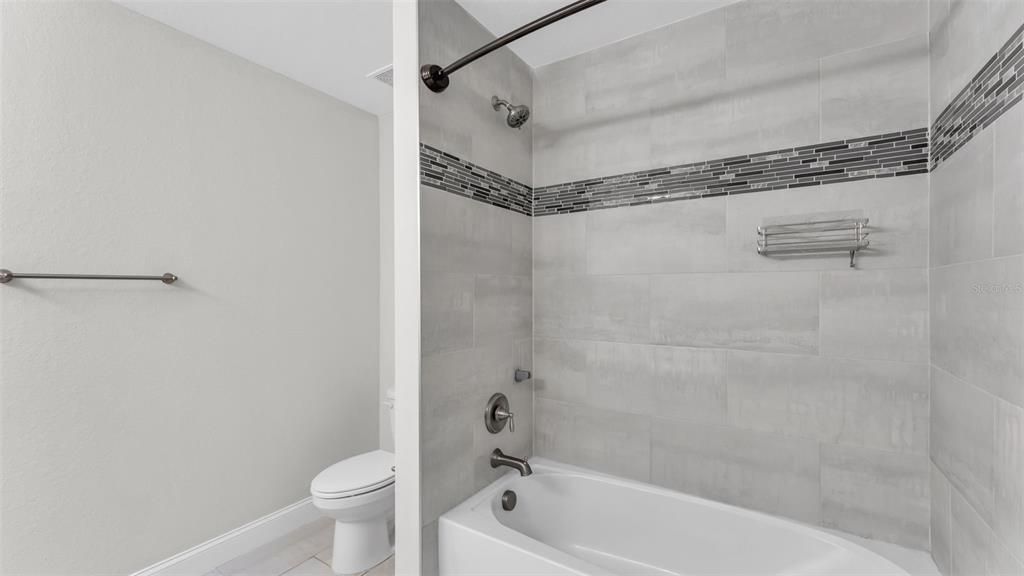 Activo con contrato: $279,900 (3 camas, 2 baños, 1501 Pies cuadrados)